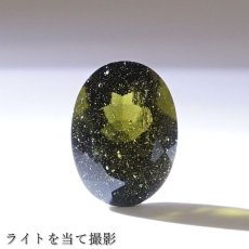 画像4: 【 一点物 】 モルダバイト ルース 8.25ct チェコ産 オーバルカット moldavite 天然ガラス 隕石 才能 能力 エネルギー モルダヴ石 超希少原石 天然石 パワーストーン (4)