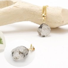 画像3: フェナカイト ラフ 原石 ペンダントトップ K18 2.95ct AAAランク 日本製 【 1点もの 】ロシア産 ラフ原石 Phenakite 希少石 レア  誕生石 天然石 原石アクセサリー フェナス石 鉱物 pendant ネックレス 【 送料無料 】パワーストーン 浄化 お守り 天然石 カラーストーン (3)