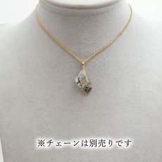 画像3: フェナカイト ラフ 原石 約11.2ct ペンダントトップ K18 日本製 【 1点もの 】 ロシア産 ラフ原石 Phenakite 希少石 フェナス石 鉱物 pendant ネックレス 【 送料無料 】パワーストーン 浄化 お守り 天然石 カラーストーン (3)