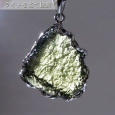 画像3: モルダバイト 原石 ペンダントトップ SV925 【 一点もの 】チェコ産 Moldavite 天然ガラス パワーストーン 隕石 才能 能力 モルダヴ石 浄化 お守り 天然石 カラーストーン (3)