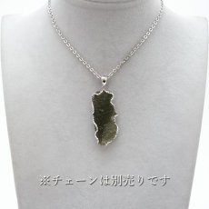 画像4: モルダバイト 原石 ペンダントトップ SV925 【 一点もの 】チェコ産 Moldavite 天然ガラス パワーストーン 隕石 才能 能力 モルダヴ石 浄化 お守り 天然石 カラーストーン (4)