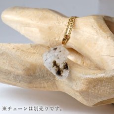 画像3: フェナカイト 6.8ct ペンダントトップ ロシア産 K18 ラフ 原石 【 一点もの 】 Phenakite 日本製 希少石 フェナス石 ネックレス パワーストーン 浄化 (3)