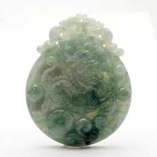 画像2: ミャンマー翡翠 麒麟 彫り物 【 一点もの 】 Jade Jadeite ひすい ヒスイ 翡翠 お守り 彫物 天然石 パワーストーン カラーストーン (2)