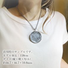 画像3: ギベオン ペンダントトップ ラウンド 46mm ナミビア産 【一点物】証明書付き SV925 隕石 チャネリング 浄化 天然石 パワーストーン カラーストーン (3)