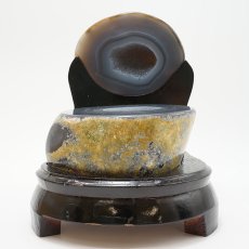 画像2: トレジャーメノウ 台付き ブラジル産 【一点物】 1.08kg treasure agate 天然石 パワーストーン カラーストーン (2)