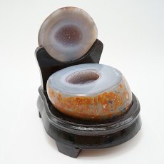 画像3: トレジャーメノウ 台付き ブラジル産 【一点物】 1.65kg treasure agate 天然石 パワーストーン カラーストーン (3)