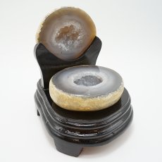 画像3: トレジャーメノウ 台付き ブラジル産 【一点物】 2.25kg treasure agate 天然石 パワーストーン カラーストーン (3)