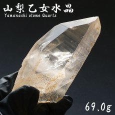 画像1: 山梨乙女水晶 原石 約69.0g 山梨県産 【通販専売】 一点もの Otome Quartz 乙女鉱山 国産水晶 お守り 浄化 天然石 パワーストーン カラーストーン (1)